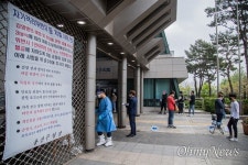 [오마이포토] 코로나19 검사자 늘어난 용산보건소