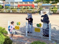 생애 첫 등교 초등생 맞은 고양이 당나귀 선생님