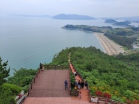 풍경이 360도 바뀌는 카페, 여기 참 특이하네