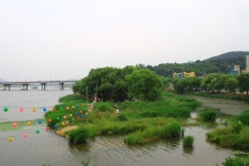 할머니도 욕심 내는 나룻배, 경주의 새로운 핫플레이스