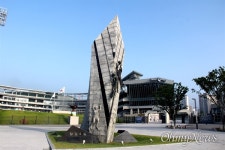 창원NC파크 화합의 탑, 전두환 부부 추앙 비석 철거한다