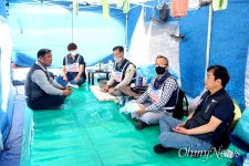 민주노총 경남본부 귀에 말뚝 박은 산업은행 규탄