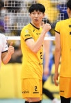 황택의, V리그 최초 배구·농구 연봉 1위... 새 역사 쓴 이유