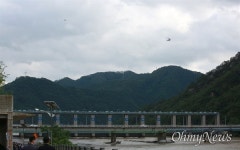 [오마이포토] 정세균 총리, 의암댐 선박 사고 현장 긴급 방문