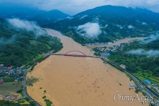 459mm 폭우에 섬진강 범람... 주유소 기름까지 유출될 정도
