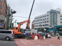 [서울] 폭우 속 무너진 강동 선사사거리 인근 도로... 복구 작업 진행