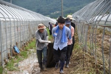 금산군 수해복구 지원 나선 논산시민들