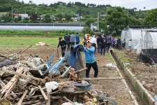 금산군 수해복구 지원 나선 논산시민들