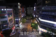 고요한 용인의 밤거리, 적막 깨는 배달 오토바이 소리만…