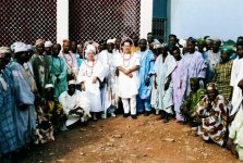 아프리카 추장의 아내 고이 잠들다