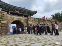 [사진] 추석 연휴 민속행사 취소에도 서산 해미읍성 북적