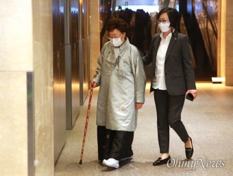 이용수 할머니 + 정의기억연대 