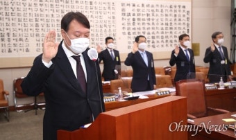 [오마이포토] 윤석열 검찰총장, 법사위 국감 증인선서