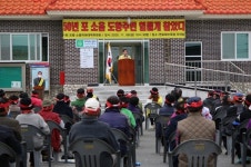 머리띠 두른 연포주민들… 소음피해 최소화 못할거면 매향리처럼 떠나라