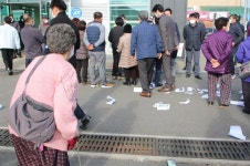 반대 마스크 쓴 근흥면 주민들… 해양자원순환센터 주민설명회 파행