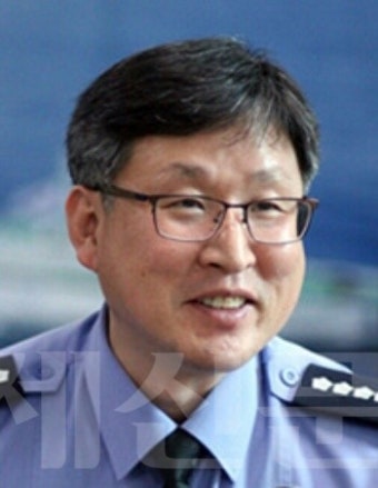 거제 출신 김종욱 경무관 해양경찰청 치안감 승진
