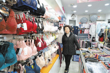 말 안 해도 사이즈 척척... 26년 속옷가게의 장수비결