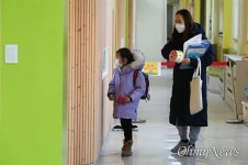 [오마이포토] 코로나시대 초등학교 예비소집 풍경