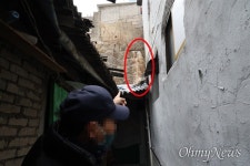 이 추위에 정화조까지 터지고... 방 앞에 똥물 흐른다