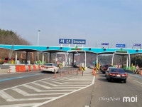 [사진] 설 연휴, 고속도로는 원활... 전통시장은 북적