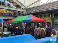 [사진] 설 연휴, 고속도로는 원활... 전통시장은 북적