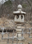 화천 계성산 오지에 홀로 서 있는 신비한 보물 석등
