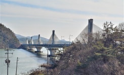 전남 무안과 영암을 잇는 이 다리가 상징하는 것