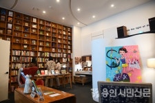 대형 오피스텔에 웬 마을회관? 일단 들어와 보세요