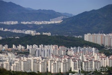 부자 증세 카드 꺼낸 미국, 한국의 선택은?