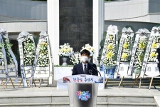 곳곳 현충일 추념 ... 김경수 6.25 소년병, 유공자 예우해야