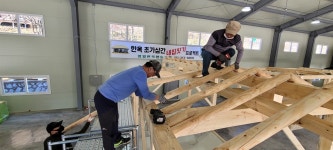 주말마다 목수로 변하는 사람들... 집 지어 갑니다