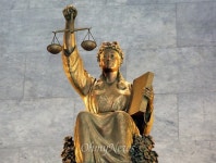 법 앞의 평등 흔드는 사법농단 피고인의 재판...이례적