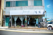 마늘 돈가스 하나로 고향 사람들을 홀린 두 청년
