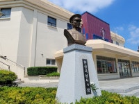 제2연평해전 19주기... 고 한상국 상사 앞에 놓인 국화꽃