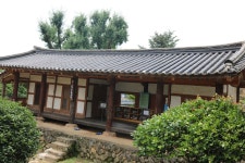 밀양향교의 작은 도서관, 가슴 설레는 공간