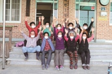 외롭지 않고 좋던데? 어르신들은 왜 9988을 찾을까