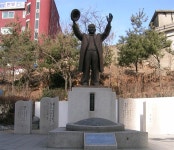 [[김삼웅의 인물열전 / 해공 신익희 평전]] 해공 아호 짓고 고향에서 계몽운동