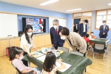 거점통합돌봄센터 늘봄 찾은 유은혜 장관 확산되도록 지원