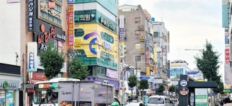 깨끗해진 고현 중심지 간판 정비도 필요