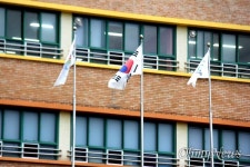 경술국치일에 조기 게양 지키지 않은 관공서 수두룩