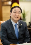 앤푸드화성시청외부 | "화성 균형발전 생각한다면 시청사 옮겨야"