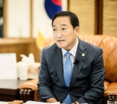앤푸드화성시청외부 | "화성 균형발전 생각한다면 시청사 옮겨야"
