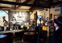 헤비메탈? 포크? 고르세요, 당신의 고막으로 찾아갑니다