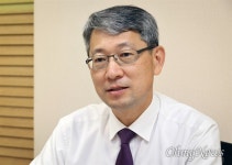 "11월 9일 일상회복? 의료대응체계 전혀 준비 안돼" 감염내과 교수의 우려 [단계적 일상회복을 위한 조건]