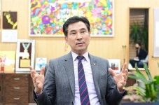 수영장? 교통비?... 서철모 시장의 약자 위한 물음표