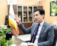 수영장? 교통비?... 서철모 시장의 약자 위한 물음표