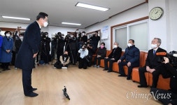 [오마이포토] 큰절하는 이재명 후보