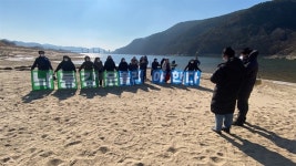 낙동강은 흘러야 ... 합천창녕보 수문 개방 연장 촉구