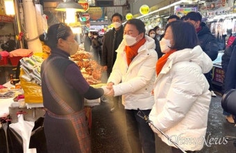 국민의힘, 이준석과의 단일화 제안에 대한 논란 속 선거법 위반 논의가 확산 중