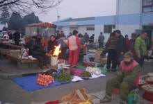 기적소리 끊긴 지 오래지만... 새벽시장은 여전히 북적